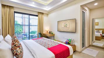 Premium bedding, in-room safe, desk, laptop workspace