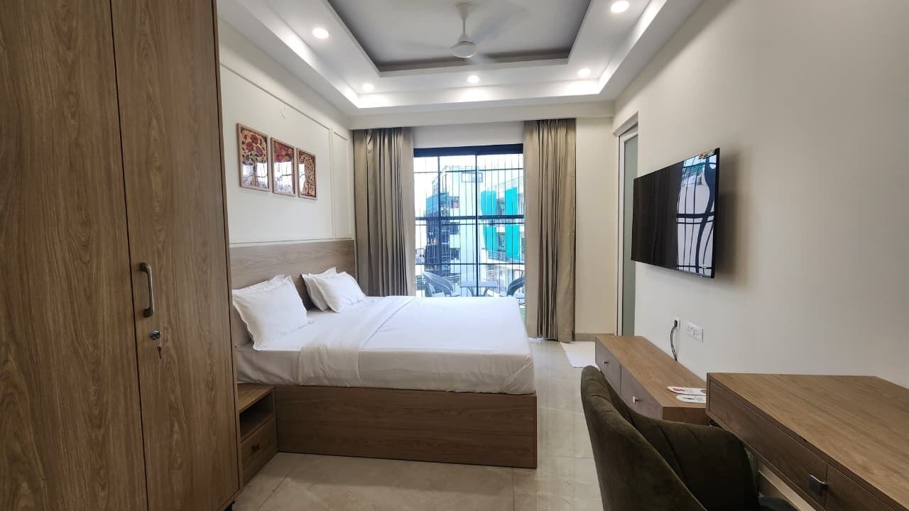 Premium bedding, in-room safe, desk, laptop workspace