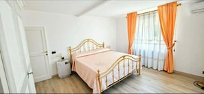 Bügeleisen/Bügelbrett, Reisekinderbett, WLAN, Bettwäsche