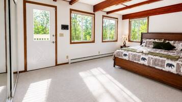 Travel cot, WiFi, bed sheets