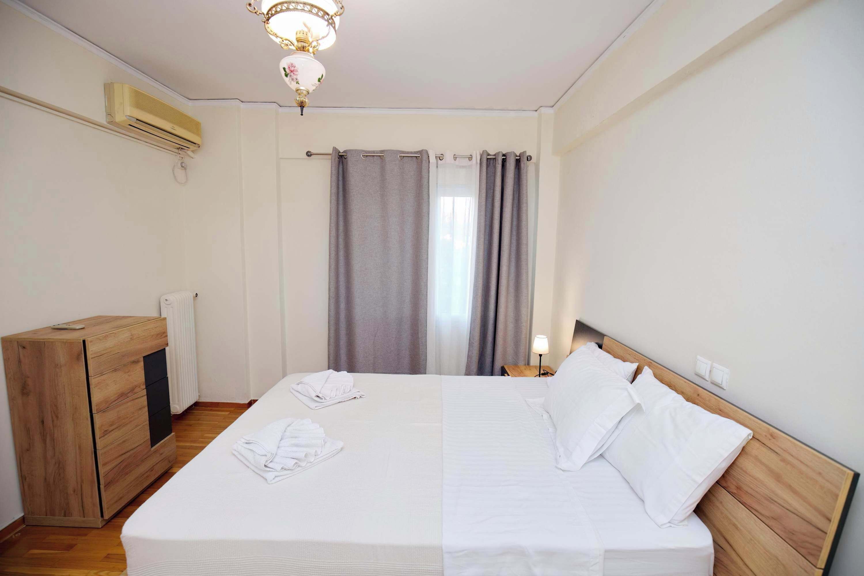 Iron/ironing board, travel cot, WiFi, bed sheets