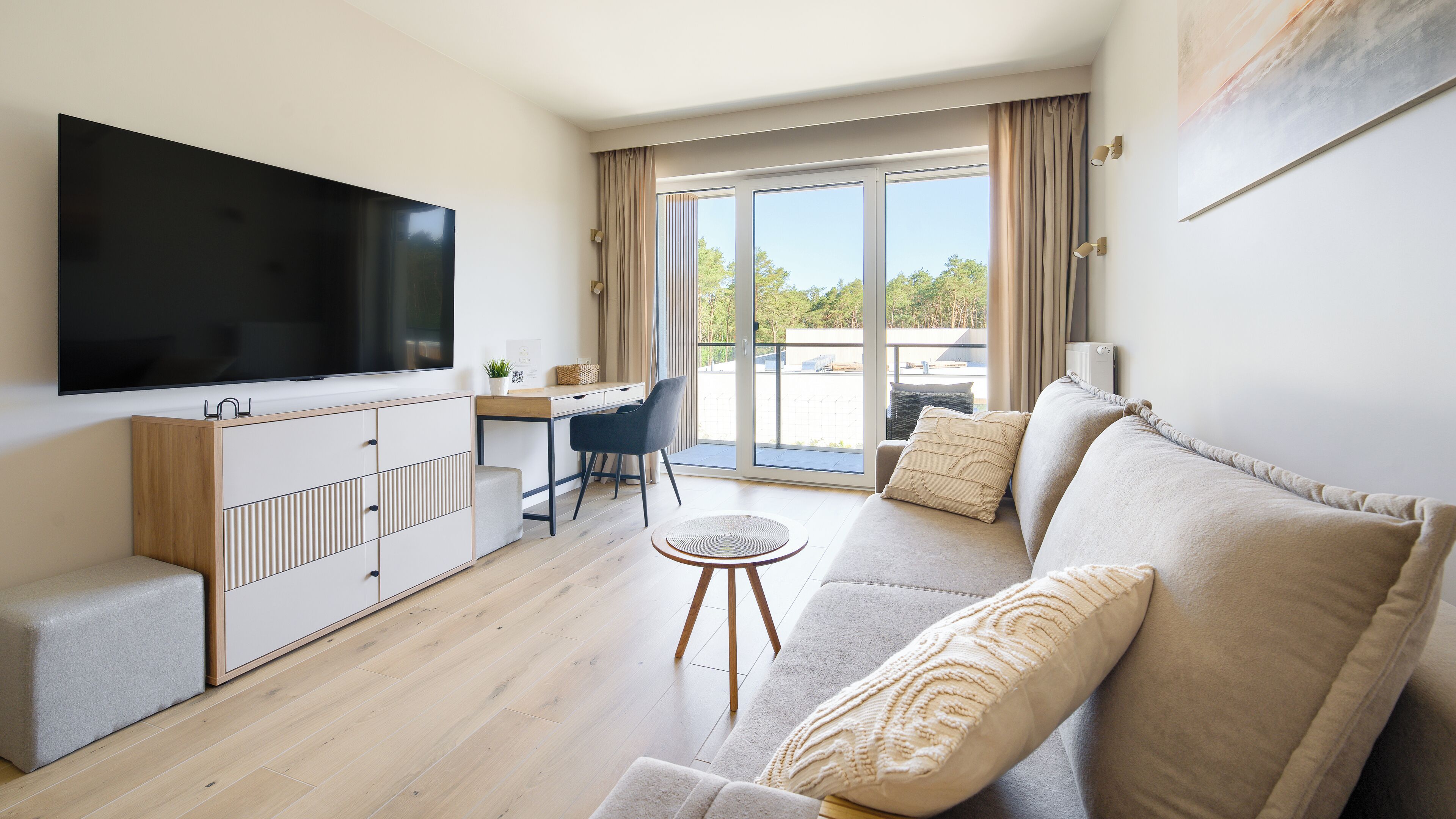 Apartment (213) | Wohnbereich | 30-Zoll-Flachbildfernseher mit Digitalempfang