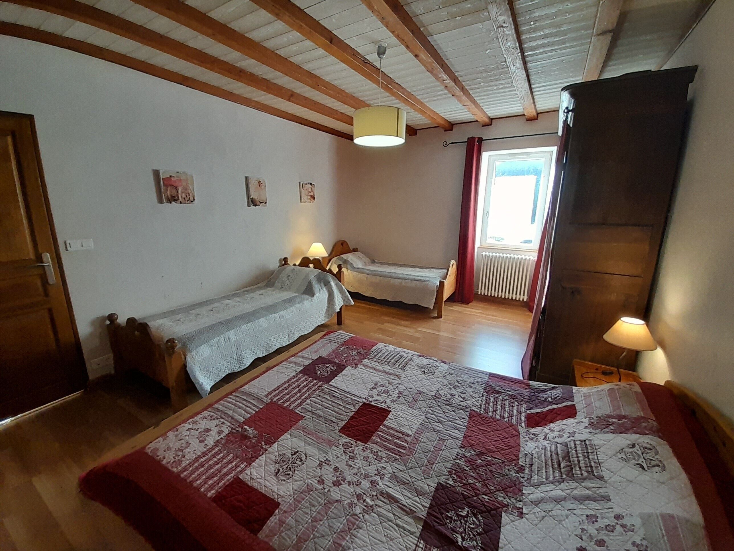 Iron/ironing board, WiFi, bed sheets