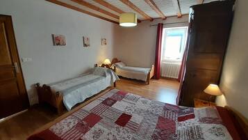 Iron/ironing board, WiFi, bed sheets