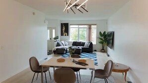 Interior - Cozy house in luxurious Bridgewater area. (Winnipeg)