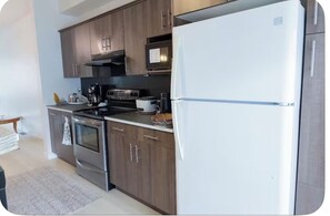 Private kitchen - Cozy house in luxurious Bridgewater area. (Winnipeg)