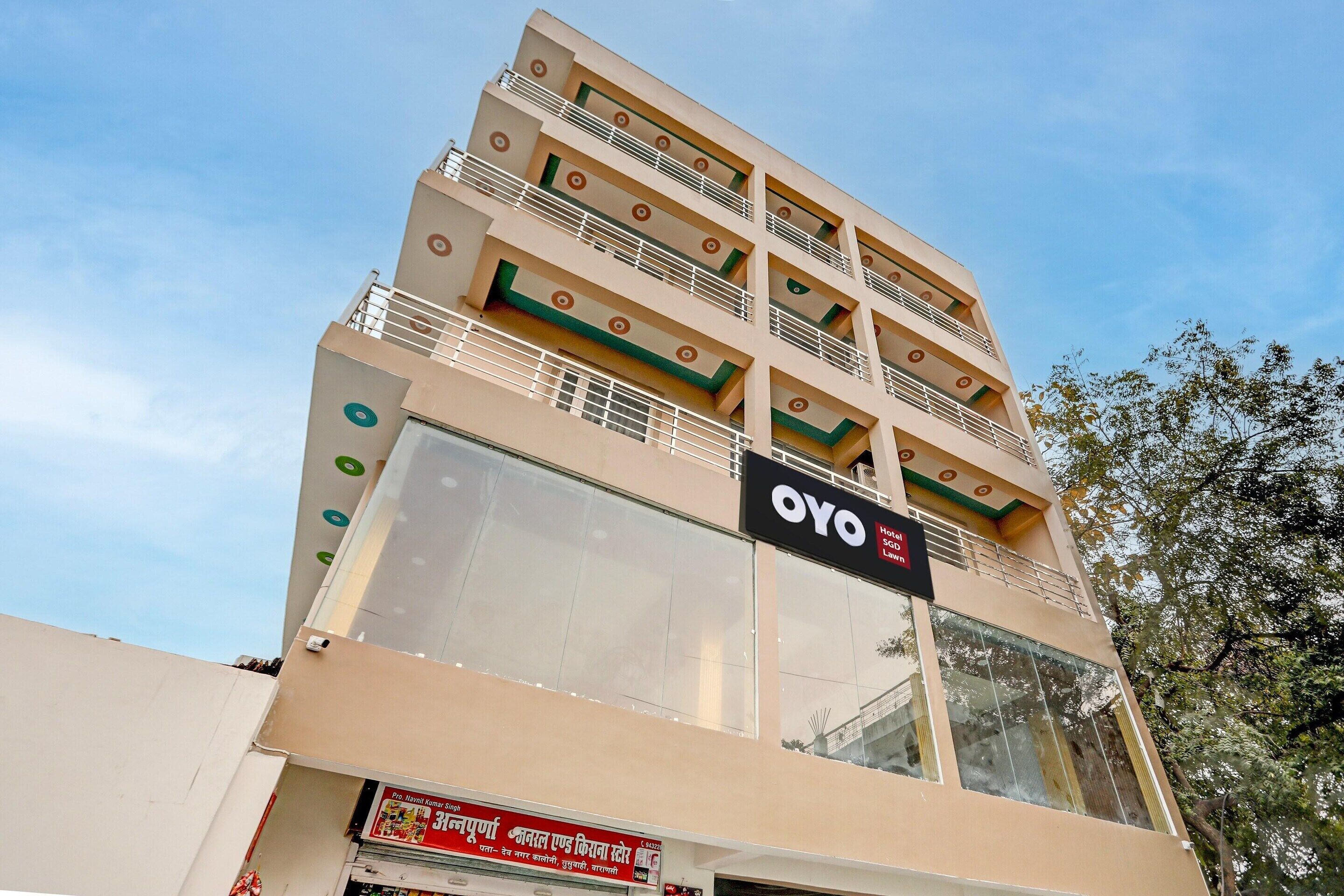 A multi-story hotel with balconies and a sign for OYO Hotel.
