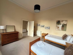 Room - The Edinburgh Hamilton Residence 4 Sleeps (EDINBURGH)
