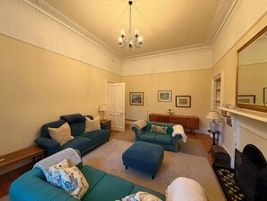Living area - The Edinburgh Hamilton Residence 4 Sleeps (EDINBURGH)
