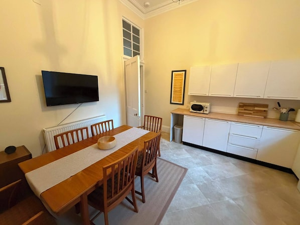Dining - The Edinburgh Hamilton Residence 4 Sleeps (EDINBURGH)