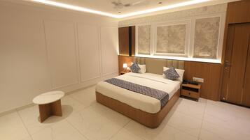 Elite Room | Desk, laptop workspace, WiFi (free)