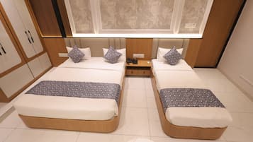 Habitación familiar | Escritorio, espacio para trabajar con laptop y wifi gratis