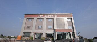 Hotel Serenova Inn