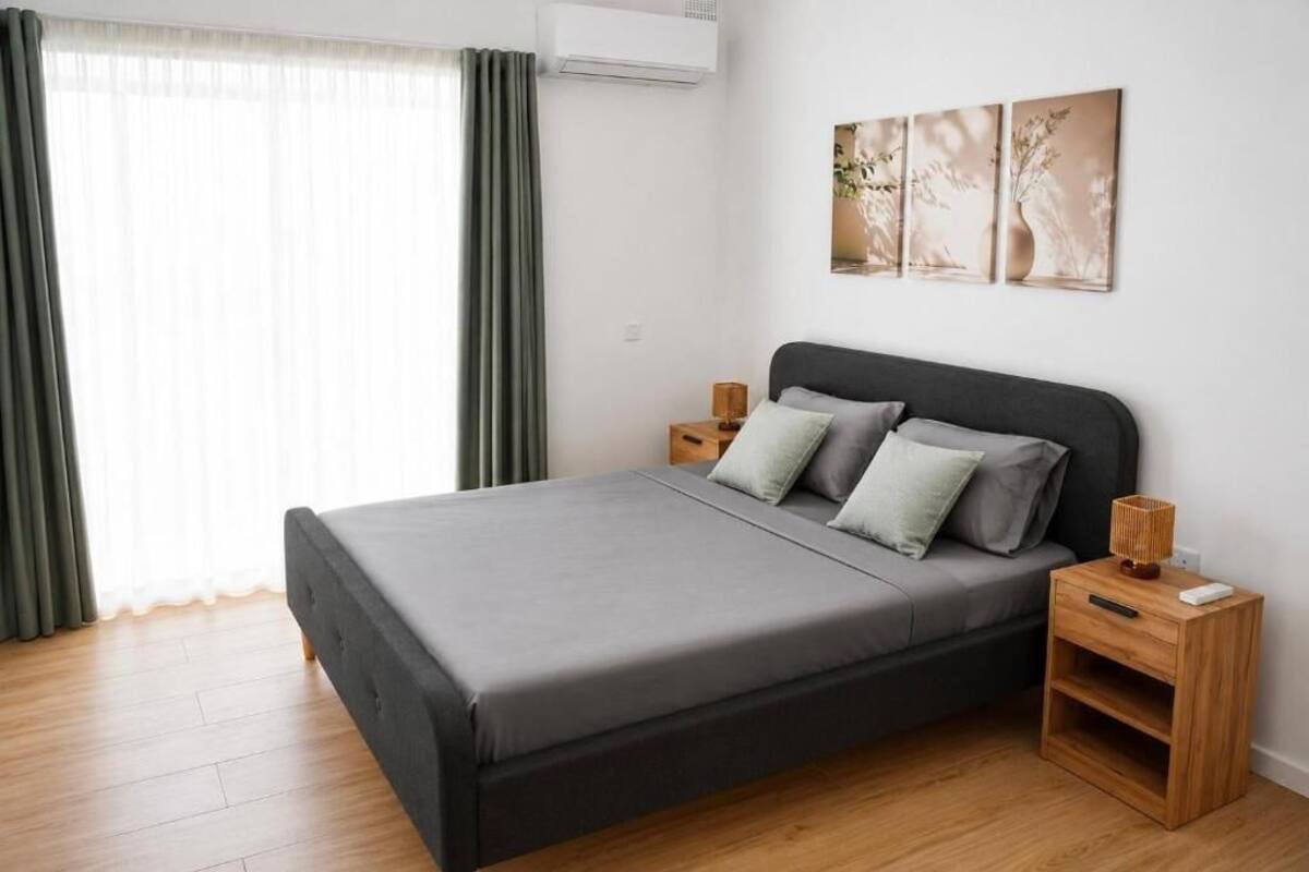 Deluxe-Doppelzimmer, Terrasse, Gartenblick | Schreibtisch, laptopgeeigneter Arbeitsplatz, Verdunkelungsvorhänge