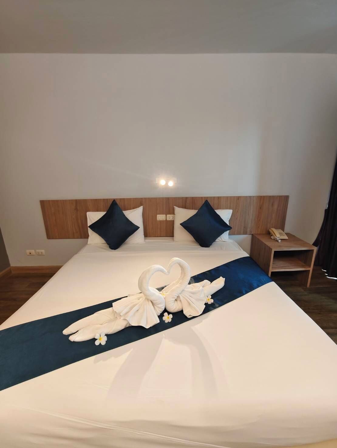 Superior kamer, 1 twee- of 2 eenpersoonsbedden, uitzicht op zwembad | Een laptopwerkplek, gratis wifi