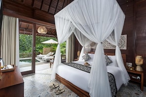 A bedroom with a canopy bed, a view of the outdoor pool, and a wooden ceiling. - Nadisa Villas by GenuineHost (Ubud)