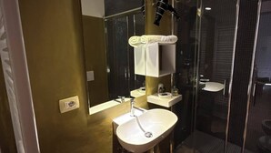 A modern bathroom with a large mirror, a sink, a hairdryer, and a shower enclosure. - La Rocca Guest House & SPA - Standard Room 5 (Montefalco)