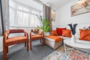 A living room with a sofa, two armchairs, a coffee table, and a potted plant. - HardenhuishHaus|Spacious 4BR|Group Stay|Parking (Brislington)