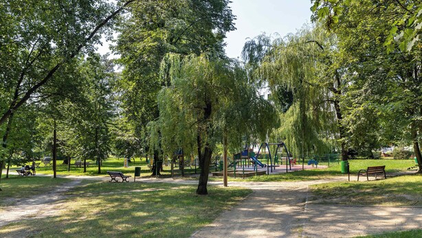 A park with walking paths, benches, and playground equipment. - Spacious Apartment with Balcony | 3 Bedrooms | Workspace (Zabrze)
