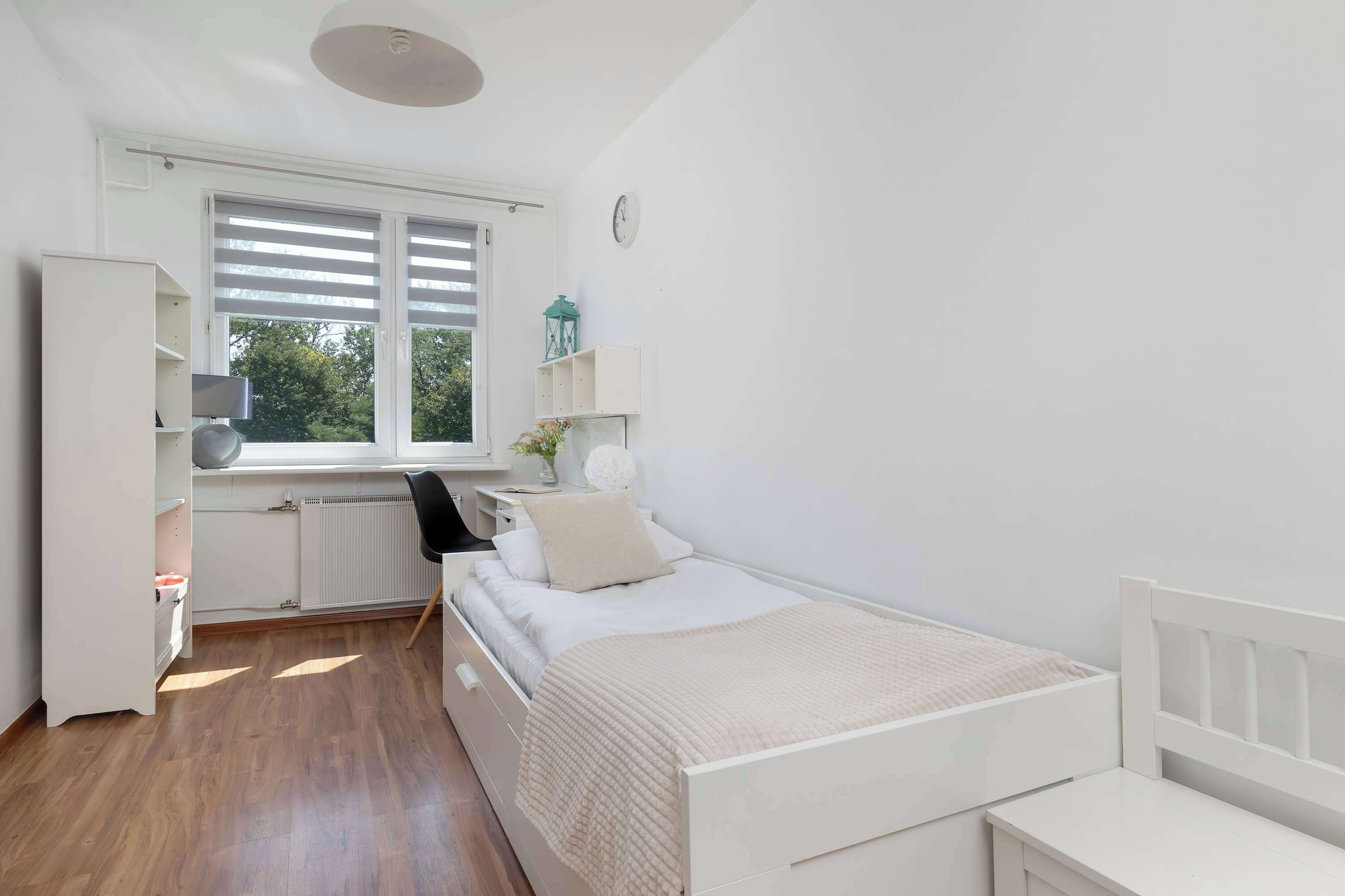 Desk, iron/ironing board, travel cot, WiFi