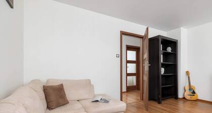 Spacious Apartment with Balcony | 3 Bedrooms | Workspace