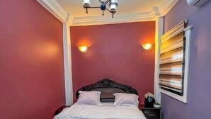 Ferros/tábuas de passar roupa, Wi-Fi, roupa de cama
