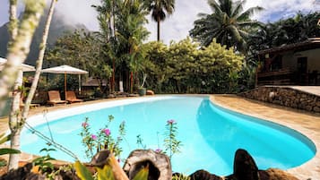 Outdoor pool, pool umbrellas, sun loungers