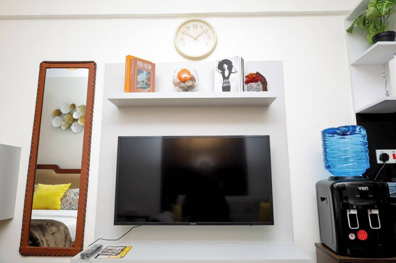 Deluxe Studio, City View | Living area | 32-inch Smart TV with digital channels