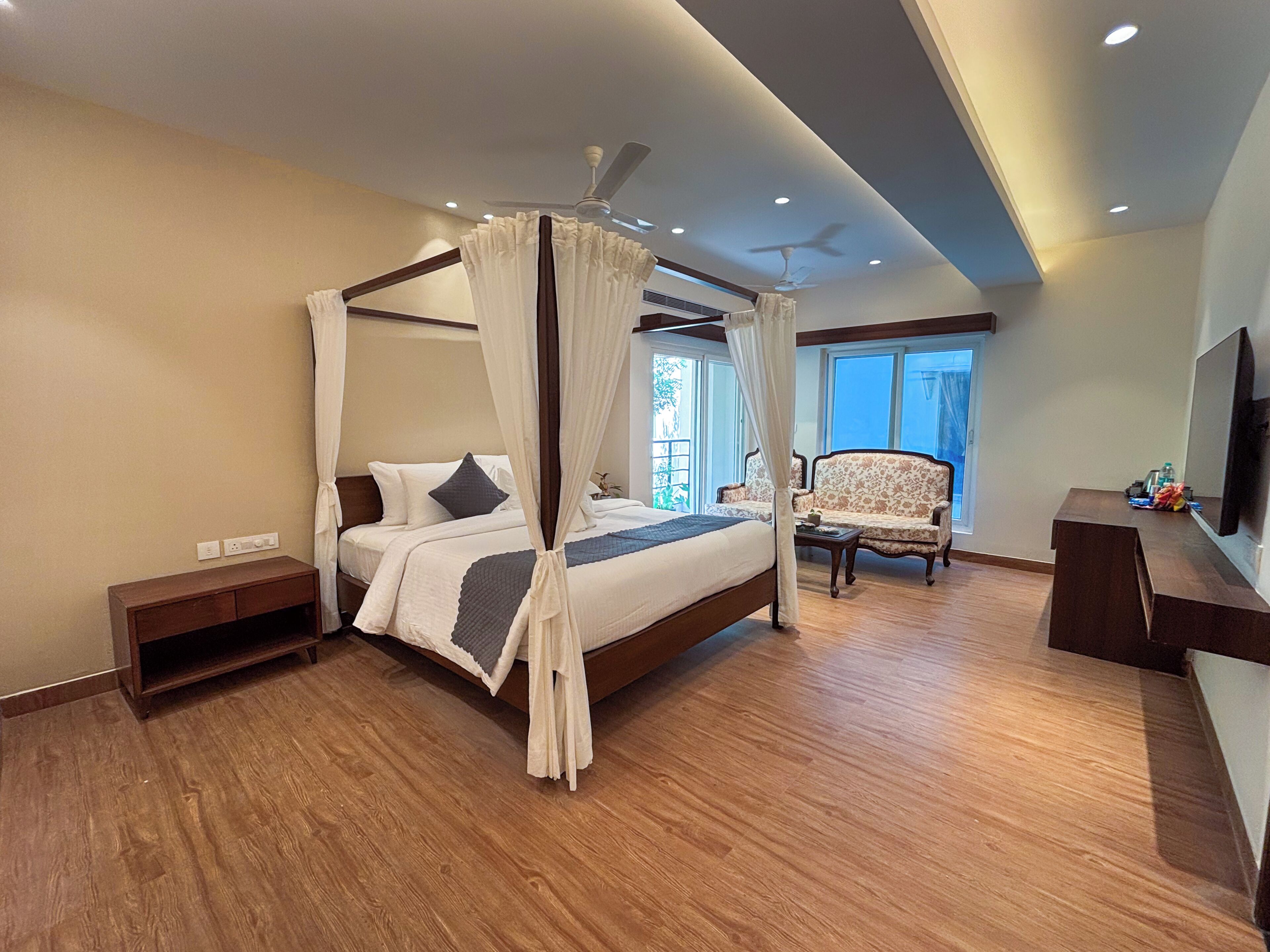 Suite, Balcony | In-room safe, WiFi (free)
