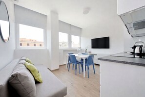 A modern apartment with a living area, dining space, and kitchenette. - Apartment in Rome with 1 bedrooms sleeps 4 (Rome)