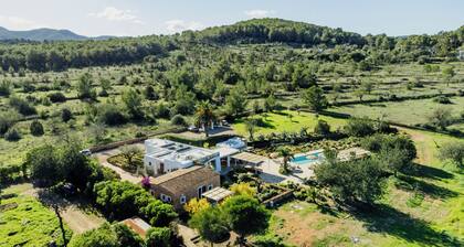Luxury Ibiza Finca, Private Pool, Peaceful Oasis near Ibiza town