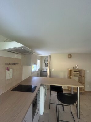 Private kitchen - Vrbo Property (Brison-Saint-Innocent)