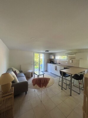 Living area - Charming one-bedroom apartment 10 minutes from Lake Bourget (Brison-Saint-Innocent)