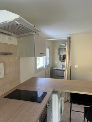 Private kitchen - Vrbo Property (Brison-Saint-Innocent)