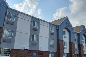 Exterior - Coratel Suites Extended Stay MSP Airport Minneapolis-Queen Suite Kitchenette NS (Richfield)