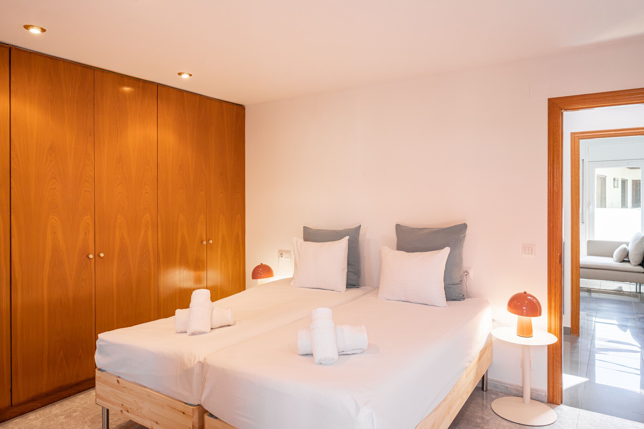 Iron/ironing board, free WiFi, bed sheets