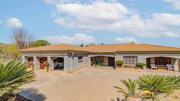 House, 4 Bedrooms, Patio | Exterior