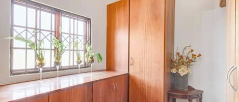 House, 4 Bedrooms, Patio | Interior