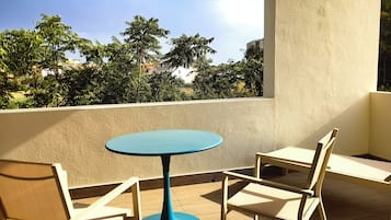 Classic Room, City View | Outdoor dining