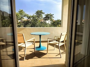 Habitación clásica, vistas a la ciudad | Restaurante al aire libre