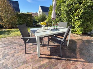 Outdoor dining - Modern holiday home Savannah-Blue with terrace and enclosed garden in Börgerende (Börgerende)