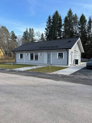 Exterior - Skeenhuset Near the Lake (Annerstad)