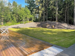 Property grounds - Skeenhuset Near the Lake (Annerstad)