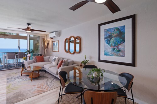 Beautiful Completely Renovated 2 Bed/2 Bath Oceanfront Gem - Kona Bali Kai #313