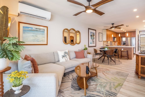 Beautiful Completely Renovated 2 Bed/2 Bath Oceanfront Gem - Kona Bali Kai #313