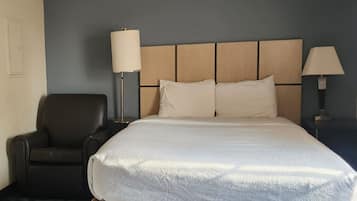 1 bedroom, desk, WiFi (free)