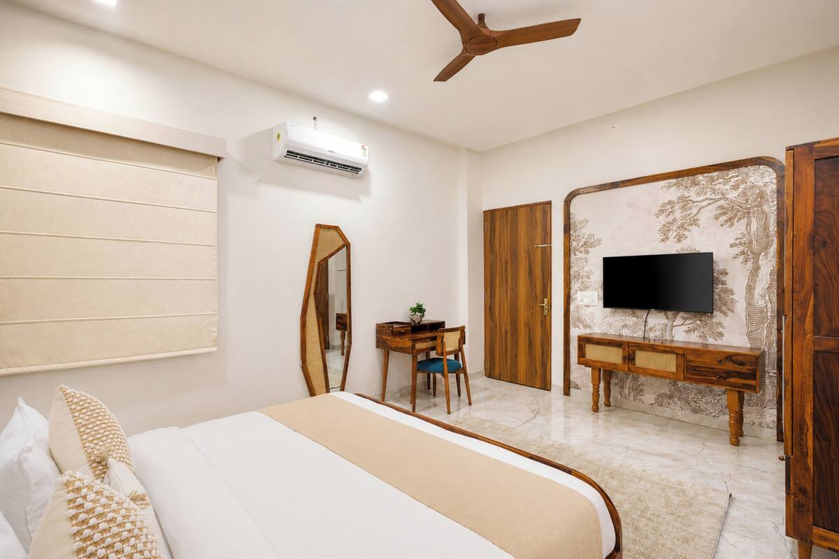 Iron/ironing board, WiFi (free)