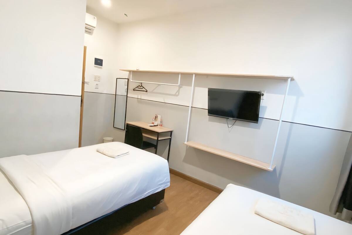 Habitación Deluxe con 2 camas individuales | Escritorio, espacio para trabajar con un portátil, wifi gratis