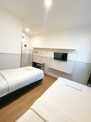 Habitación Deluxe con 2 camas individuales | Escritorio, espacio para trabajar con un portátil, wifi gratis
