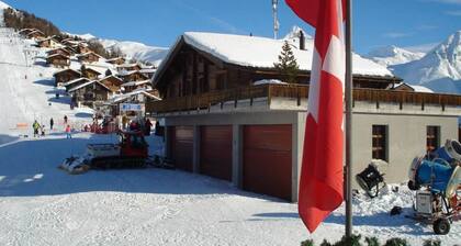 Chalet Skilift Appartement/Fewo, Dusche, WC 5-Bettwohnung by Interhome